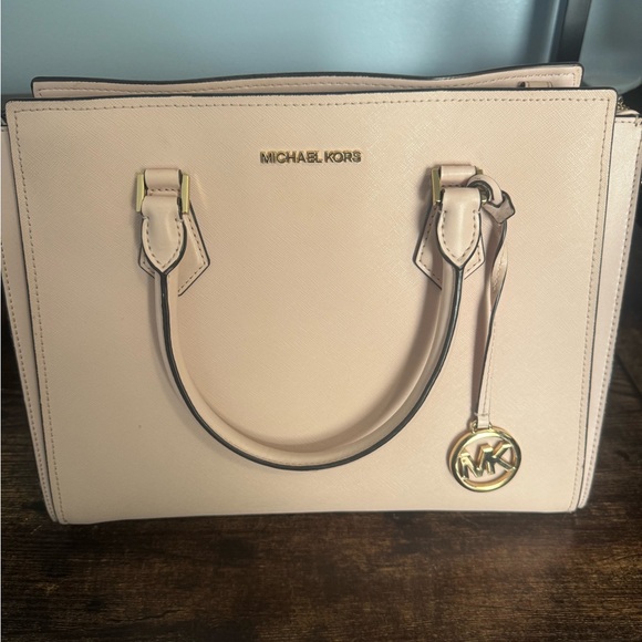 Michael Kors light pink Tote with Gold Accents - Picture 1 of 2